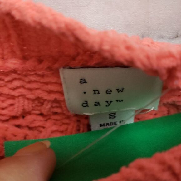 A new day sweater - Picture 2 of 3